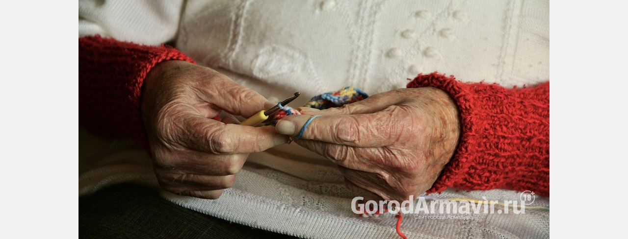 У бабушки-инвалида в доме престарелых Армавира отнимали большую часть пенсии 