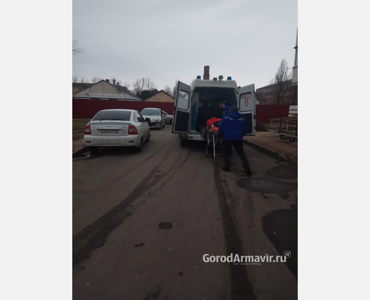 В Армавире 13-летняя школьница упала с 10-этажного дома