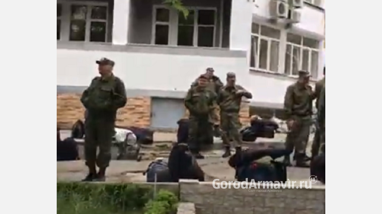 В Армавире после изоляции вернулись два участника репетиции Парада Победы