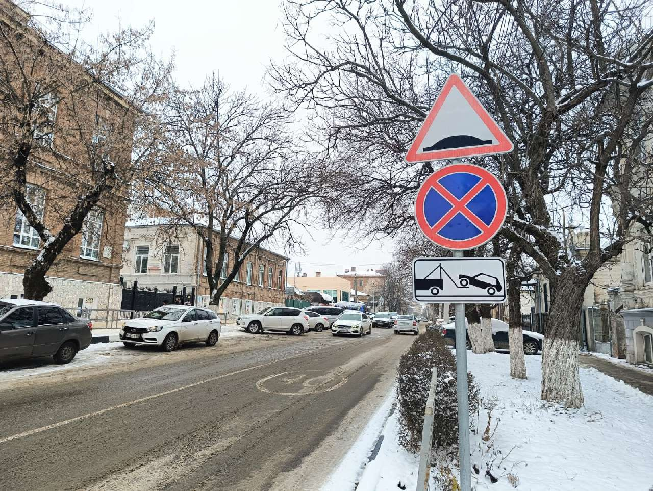 ГИБДД Армавира будет штрафовать водителей за парковку под запрещающими знаками в районе гимназии № 1 
