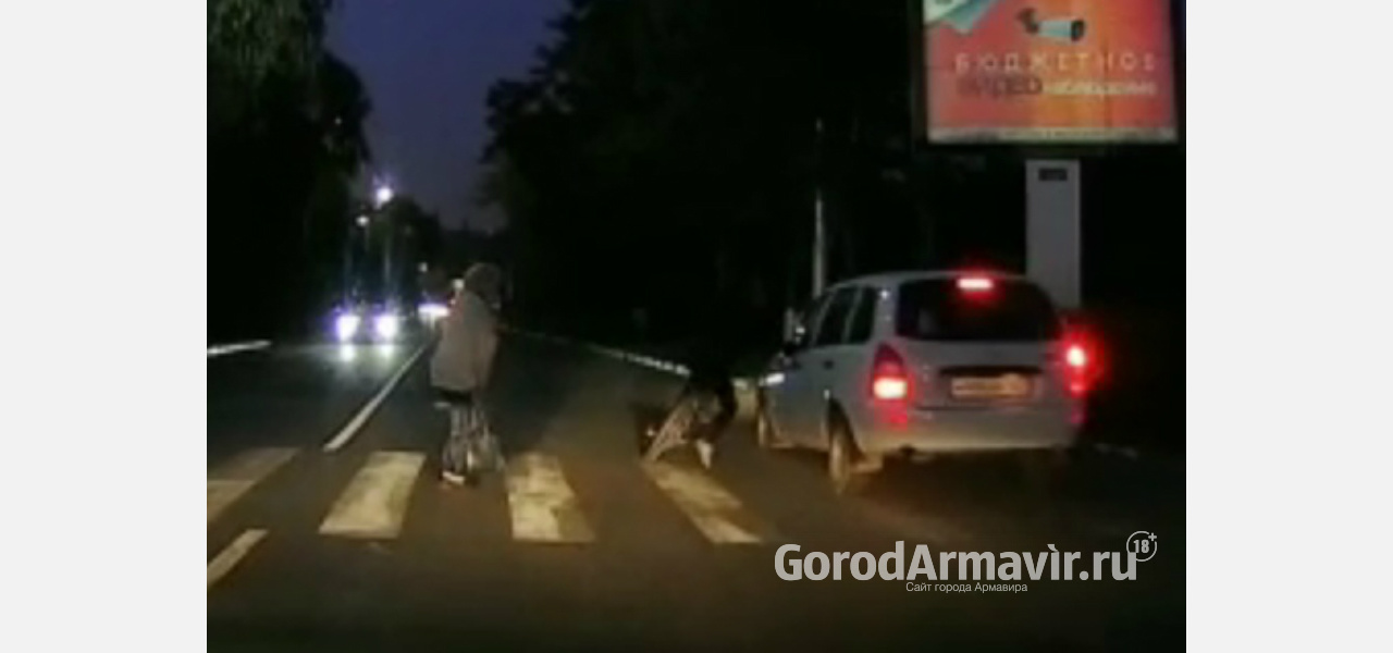 В Армавире иномарка сбила велосипедиста на пешеходном переходе 