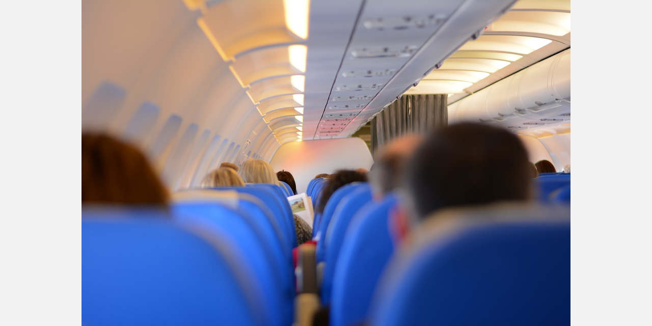 Принявшего на грудь 60-летнего пассажира из Армавира у самолета встретил наряд
