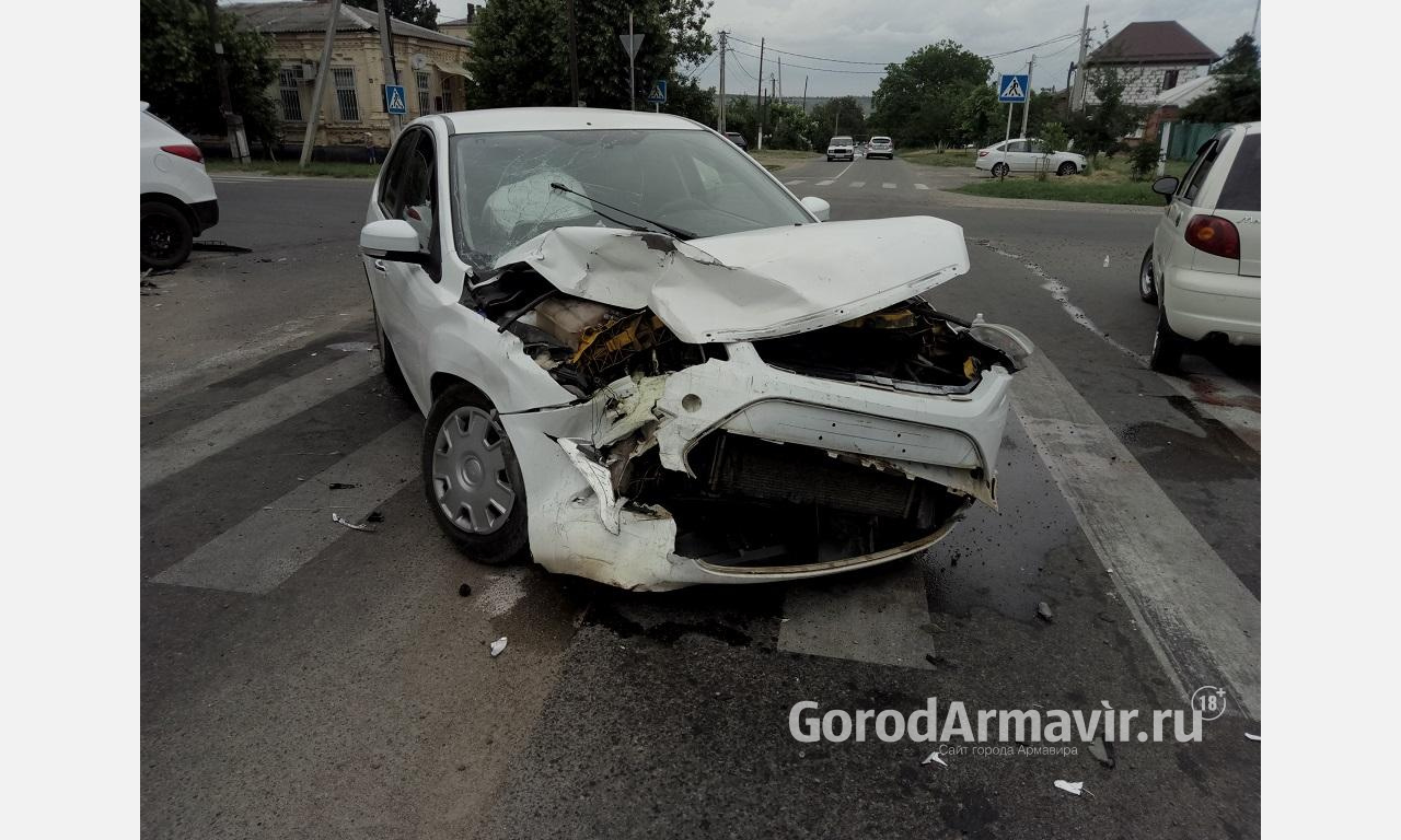 Армавирская автоледи стала виновницей ДТП с участием трех автомобилей