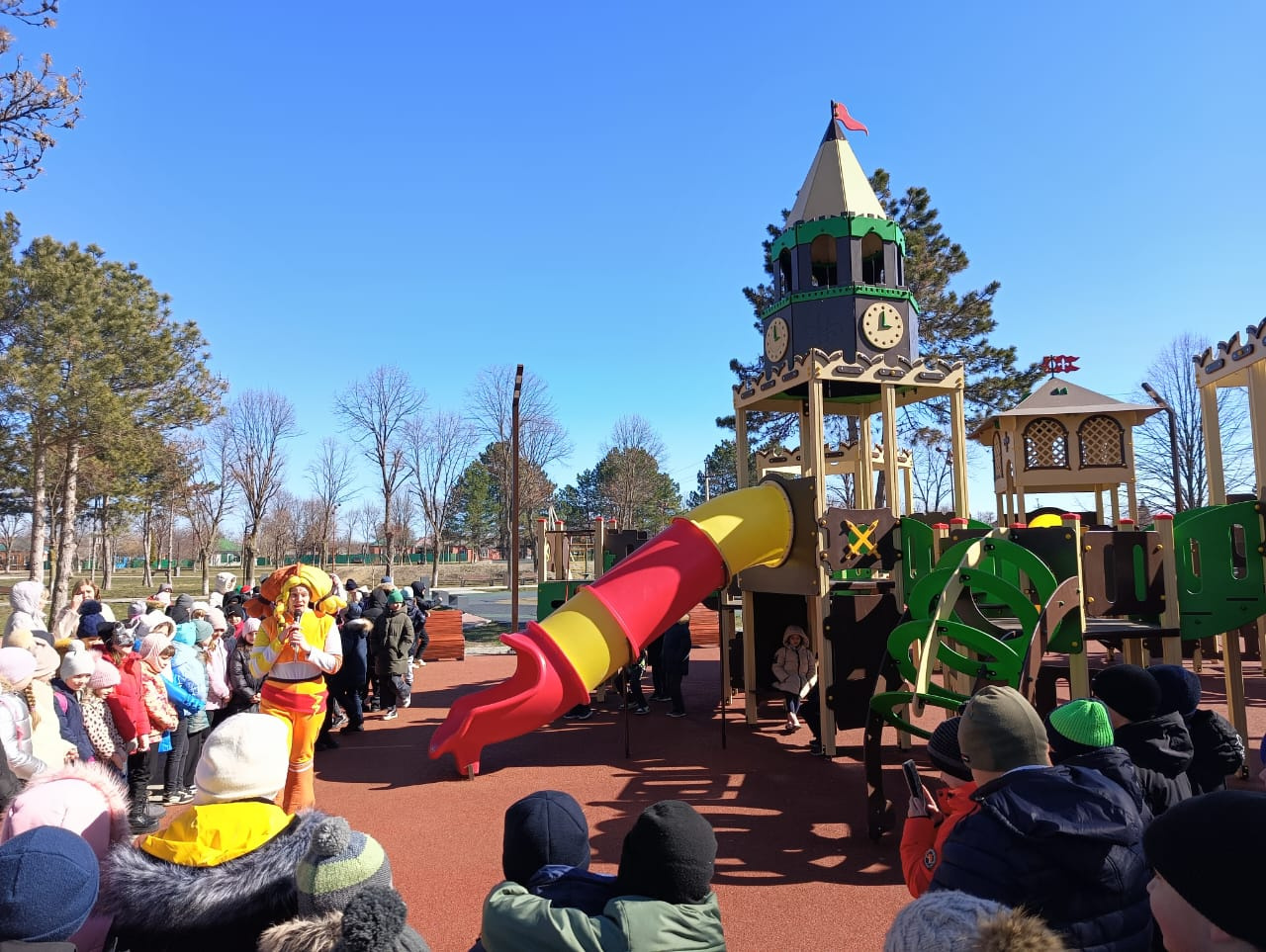В Армавире в парке «Сфинксы» торжественно открыли новый детский городок 