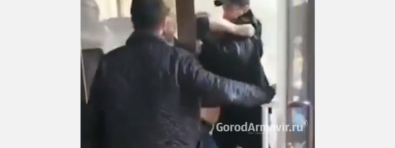 Люди в бронежилетах отняли сына у отца и передали в реабилитационный центр в Армавире