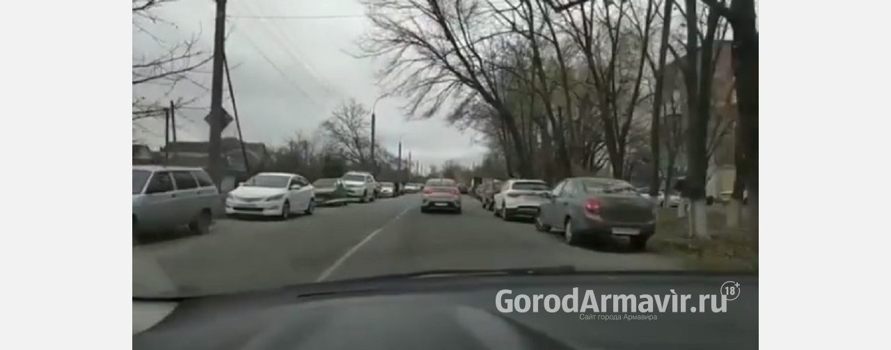 В Армавире собралась огромная очередь за водительскими медсправками