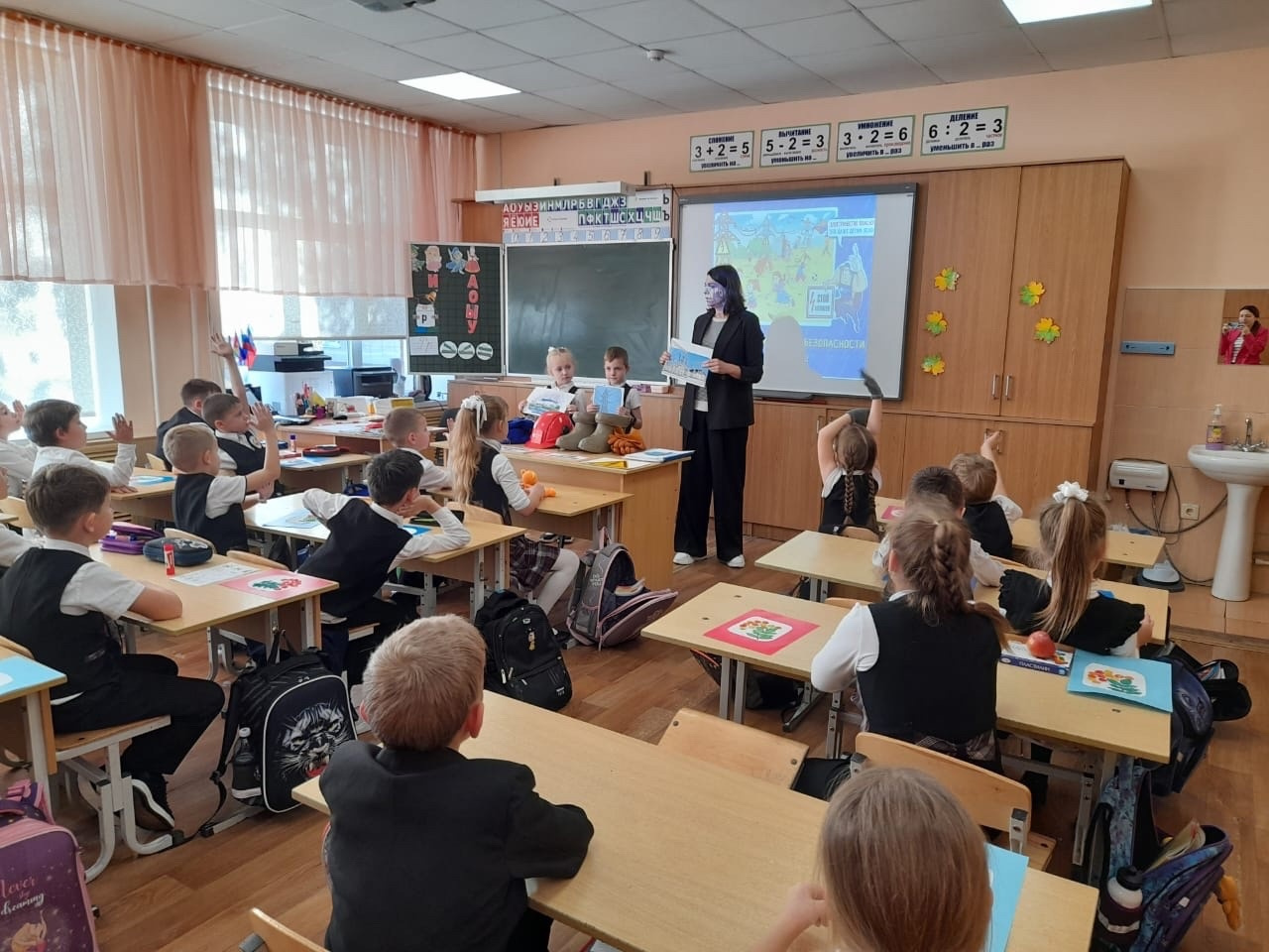 Энергетики «Россети Кубань» провели серию уроков по электробезопасности в армавирских школах